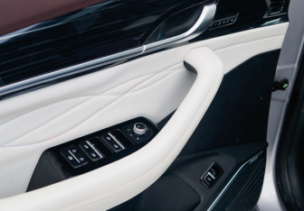 Подержанный автомобиль Geely Monjaro 2023 года (21 фото)