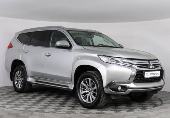 Подержанный автомобиль Mitsubishi Pajero Sport 2017 года (3 фото)
