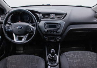 Подержанный автомобиль Kia Rio Hatchback 2013 года (13 фото)