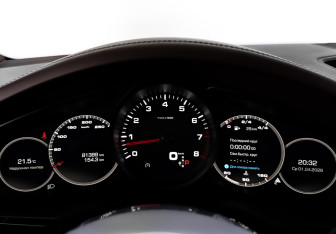 Подержанный автомобиль Porsche Cayenne 2018 года (16 фото)
