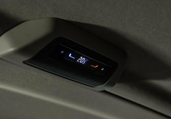 Подержанный автомобиль Volkswagen Multivan 2022 года (18 фото)