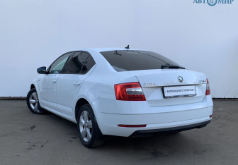 Подержанный автомобиль Skoda Octavia Liftback 2019 года (7 фото)