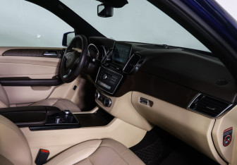 Подержанный автомобиль Mercedes-Benz GLE 2017 года (10 фото)