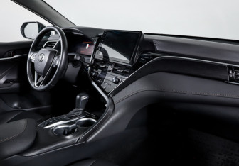 Подержанный автомобиль Toyota Camry Sedan 2023 года (9 фото)