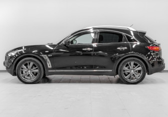 Подержанный автомобиль Infiniti QX70 2013 года (8 фото)