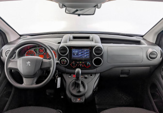 Подержанный автомобиль Peugeot Partner 2021 года (14 фото)