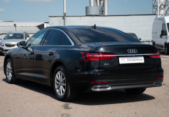 Подержанный автомобиль Audi A6 Sedan 2021 года (5 фото)