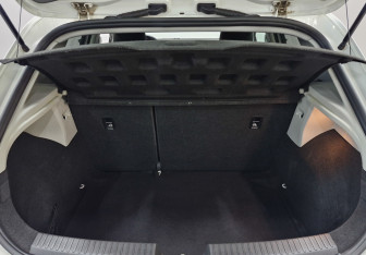 Подержанный автомобиль SEAT Leon Hatchback 2013 года (10 фото)