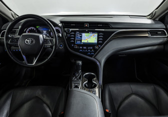 Подержанный автомобиль Toyota Camry Sedan 2018 года (12 фото)