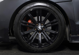 Подержанный автомобиль Peugeot RCZ 2011 года (15 фото)