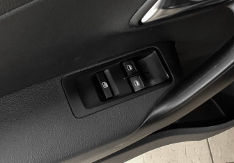 Подержанный автомобиль Volkswagen Polo Sedan 2015 года (15 фото)