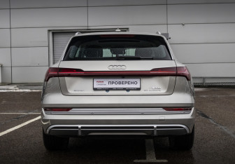 Новый Audi e-tron 2023 (8 фото)