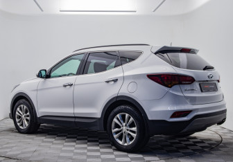 Подержанный автомобиль Hyundai Santa Fe 2017 года (3 фото)