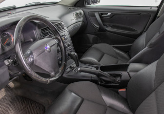 Подержанный автомобиль Volvo S60 2004 года (10 фото)