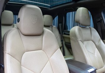 Подержанный автомобиль Porsche Cayenne 2015 года (12 фото)