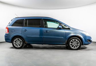 Подержанный автомобиль Opel Zafira Compactvan 2008 года (4 фото)