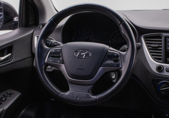Подержанный автомобиль Hyundai Solaris Sedan 2017 года (15 фото)