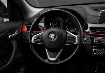 Подержанный автомобиль BMW X1 2017 года (11 фото)