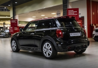 Подержанный автомобиль MINI Hatch 2019 года (12 фото)