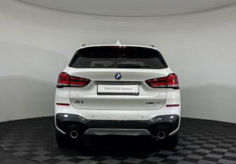 Подержанный автомобиль BMW X1 2019 года (4 фото)