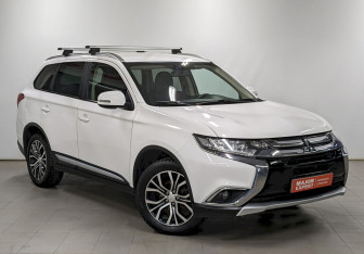 Подержанный автомобиль Mitsubishi Outlander 2018 года (3 фото)