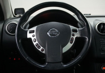 Подержанный автомобиль Nissan Qashqai 2013 года (15 фото)