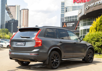 Подержанный автомобиль Volvo XC90 2021 года (4 фото)