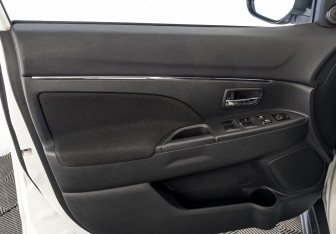 Подержанный автомобиль Citroen C4 Aircross 2014 года (18 фото)