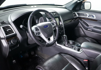 Подержанный автомобиль Ford Explorer 2013 года (12 фото)