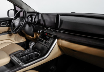 Подержанный автомобиль Kia Carnival 2020 года (9 фото)