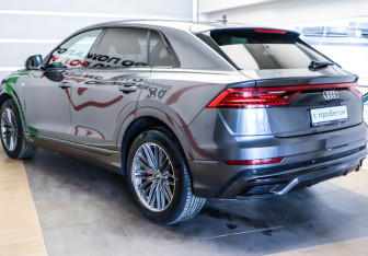 Подержанный автомобиль Audi Q7 2015 года (5 фото)