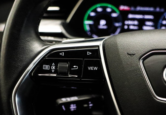 Подержанный автомобиль Audi e-tron 2021 года (11 фото)