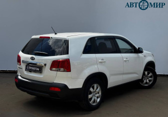 Подержанный автомобиль Kia Sorento 2012 года (8 фото)