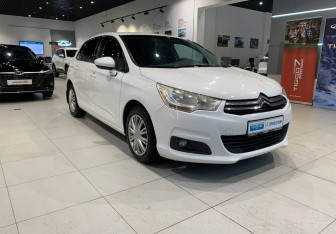 Подержанный автомобиль Citroen C4 Hatchback 2011 года (3 фото)