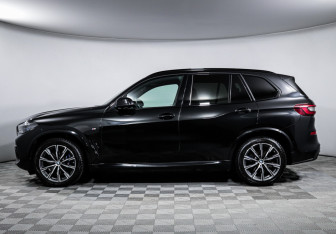 Подержанный автомобиль BMW X5 2021 года (8 фото)