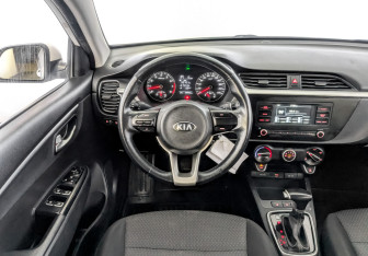 Подержанный автомобиль Kia Rio Hatchback 2021 года (21 фото)