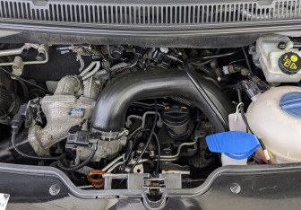Подержанный автомобиль Volkswagen Multivan 2012 года (9 фото)