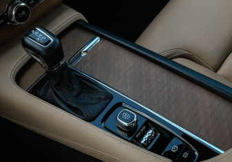 Подержанный автомобиль Volvo XC90 2017 года (16 фото)
