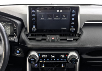 Подержанный автомобиль Toyota RAV4 2021 года (15 фото)