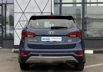 Подержанный автомобиль Hyundai Santa Fe 2017 года (6 фото)