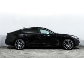 Подержанный автомобиль Kia Stinger 2023 года (4 фото)