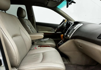 Подержанный автомобиль Lexus RX 2005 года (10 фото)