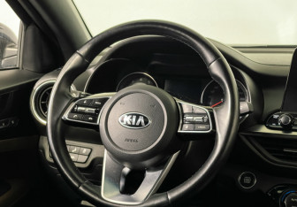 Подержанный автомобиль Kia K3 Sedan 2020 года (14 фото)