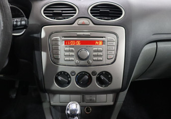 Подержанный автомобиль Ford Focus Hatchback 2009 года (17 фото)