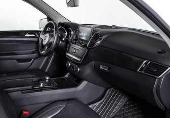 Подержанный автомобиль Mercedes-Benz GLE 2016 года (10 фото)