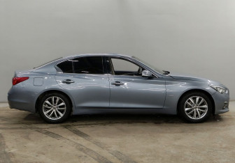 Подержанный автомобиль Infiniti Q50 2014 года (4 фото)