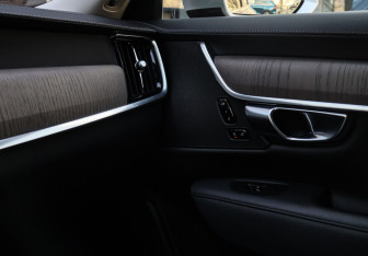 Подержанный автомобиль Volvo S90 2021 года (17 фото)