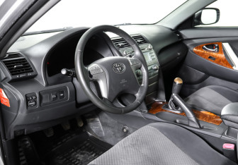 Подержанный автомобиль Toyota Camry Sedan 2008 года (14 фото)