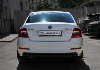 Подержанный автомобиль Skoda Octavia Liftback 2016 года (5 фото)