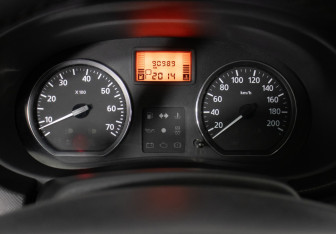 Подержанный автомобиль Renault Sandero 2014 года (12 фото)